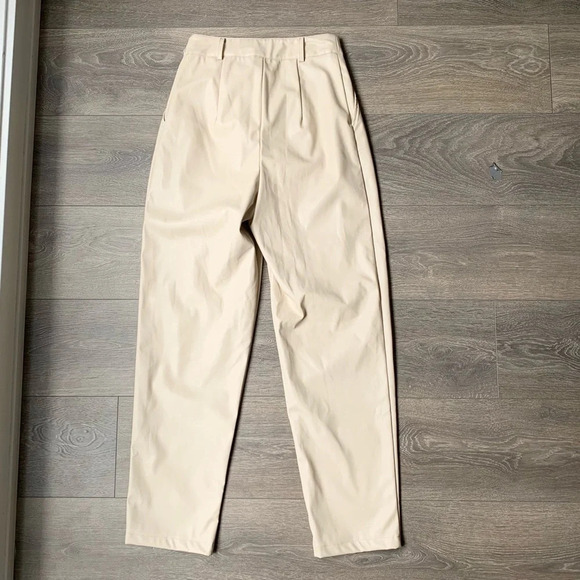 Pretty Little Thing PLT Faux Leather Pleat Cigarette Pant Tapered straight leg - Picture 15 of 16